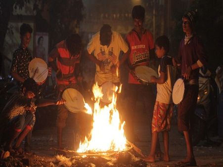 இந்திரனை போற்றும் போகிப் பண்டிகை.. தமிழகத்தில் உற்சாக கொண்டாட்டம்..!