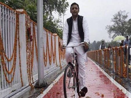 முடிவுக்கு வந்தது சைக்கிள் பஞ்சாயத்து.. அகிலேஷுக்கு சைக்கிள் சின்னத்தை ஒதுக்கியது தேர்தல் ஆணையம்