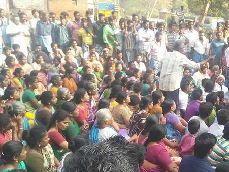 ஜல்லிக்கட்டு நடத்த வேண்டாம்… வாகனங்கள் வரக் கூடாது… அலங்காநல்லூர் மக்கள் சாலை மறியல்