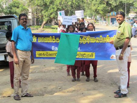 கண்டதையும் கொளுத்தாதீங்க.. மாணவர்கள் நடத்திய புகையில்லா போகி விழிப்புணர்வு பேரணி