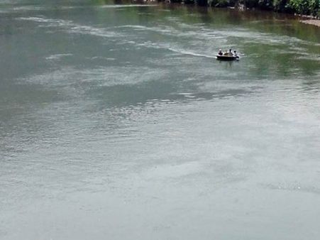 பவானி ஆற்றில் பரிசல் கவிழ்ந்து விபத்து: இளம் தம்பதி உட்பட 4 பேர் பலியான சோகம்