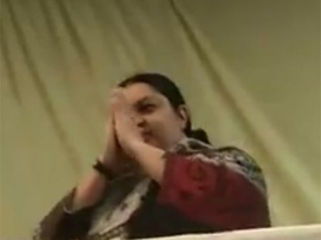 தீபாவின் வீட்டு முன்பு இருந்த வருங்கால முதல்வரே பேனர் அகற்றம்- தொண்டர்கள் கொதிப்பு