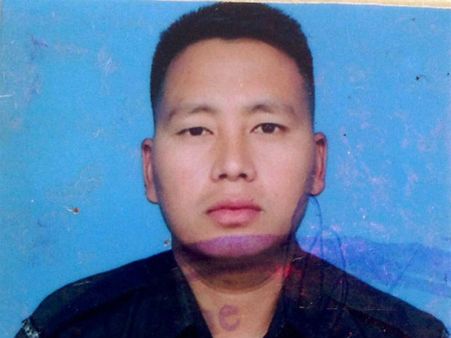 வீர மரணம் அடைந்த ராணுவ வீரர் ஹேங்பன் தாதாவுக்கு அசோக் சக்ரா விருது.. பிரணாப் வழங்கினார்