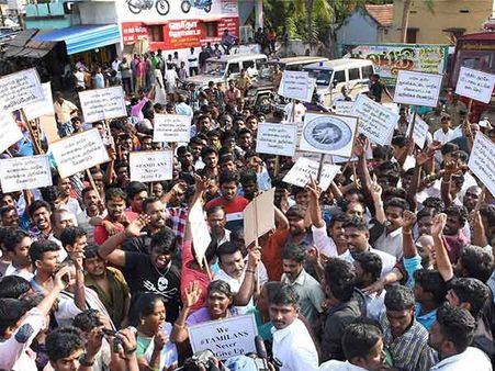 மாணவர்கள் விடுதலை கோரி வாடிப்பட்டி, விழுப்புரம், புதுக்கோட்டையில் மறியல்.. கொந்தளிப்பில் தமிழகம்