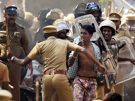 சென்னை வன்முறை: தமிழக அரசுக்கு மனித உரிமைகள் ஆணையம் நோட்டீஸ்