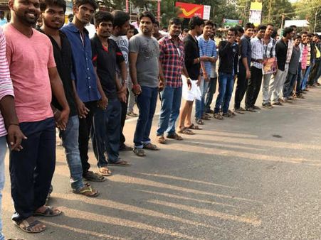 ஜல்லிக்கட்டு தடையை நீக்கு - விழுப்புரம், கடலூரில் இளைஞர்கள் போராட்டம்