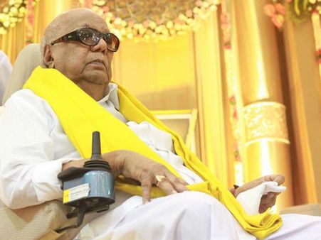 கருணாநிதியை பங்கேற்க வைக்கும் முயற்சிகள் தோல்வி- அன்பழகன் தலைமையில் நடந்தது திமுக பொதுக்குழு!