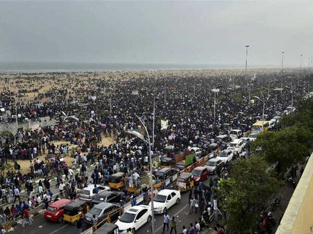ஜல்லிக்கட்டால் கொந்தளித்துக் கிடக்கும் மெரீனா.. குடியரசு விழா எப்படி நடக்கும்?