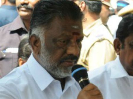 அலங்காநல்லூர் மக்கள் விரும்பும் போது ஜல்லிக்கட்டு.. தோல்வி முகத்துடன் ஓ.பி.எஸ் பேட்டி