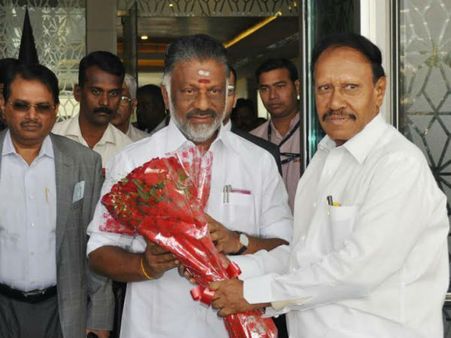 ஓபிஎஸ்-க்கு எதிராக தம்பிதுரை கலகக் குரல் எழுப்புவதன் பின்னணி இதுதான்..