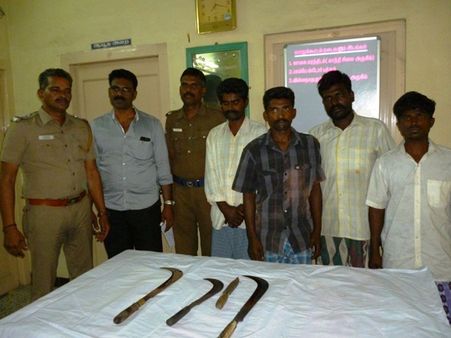 செங்கோட்டை அருகே ஆட்டோ டிரைவர் வெட்டிக்கொலை செய்யப்பட்ட வழக்கில் 4 பேர் கைது