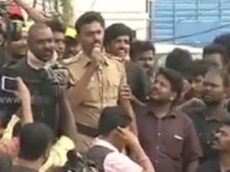 விளைநிலங்கள் செத்துருச்சு, விவசாயிகளை கண்டு கொள்ளாத அரசு.. மெரீனாவில் முழங்கிய போலீஸ்காரர் ஆவேசம்