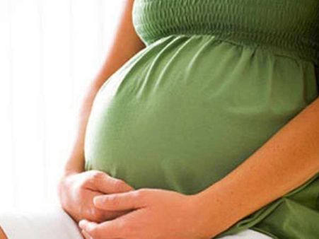 நடத்தையில் சந்தேகம்.. கர்ப்பிணி என்றும் பாராமல் மனைவியை கத்தியால் குத்தி கொலை செய்த கணவர் கைது