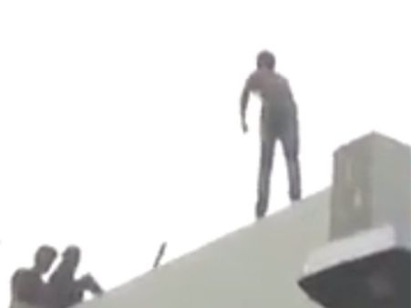 கட்டிடத்தில் ஏறி சட்ட கல்லூரி மாணவர் தற்கொலை மிரட்டல்... மதுரை தமுக்கம் மைதானத்தில் பரபரப்பு