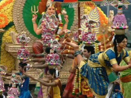 டெல்லி குடியரசு தின அணி வகுப்பில் கோட்டை விட்ட தமிழக அரசு.. ஜல்லிக்கட்டு ஊர்தி இல்லாதது ஏன்?