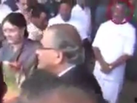 தனியார் நிகழ்ச்சியில் கேலிக்கூத்து.. சசிகலா முன்னிலையில் ஓ.பி.எஸ் புறக்கணிப்பு: வைரல் வீடியோ