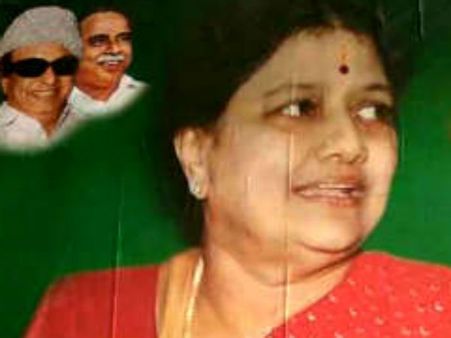 சசிக்கு எதிர்ப்பு- அதிமுக அலுவலகத்தில் 28 ஆண்டாக எம்ஜிஆர், ஜெ. படங்கள், விற்றவர் தொழிலுக்கே முழுக்கு