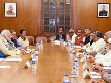 100 விவசாயிகள் மரணம்... வறட்சி நிவாரணம் பெறுவதில் செயலற்றதாக தமிழக அரசு! சாதித்து காட்டிய கர்நாடகா!!