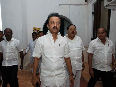 அறவழியில் போராடியவர்களை தாக்கியது ஏன்.. போலீஸ் தாக்குதல் குறித்து சட்டசபையில் ஸ்டாலின் கேள்வி