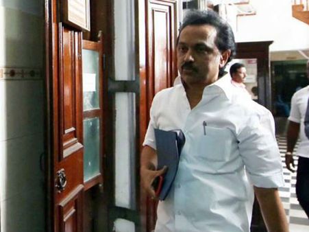 ஜல்லிக்கட்டு: ஆளுநர் உரையை புறக்கணித்து சட்டசபையில் திமுக வெளிநடப்பு