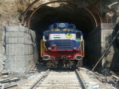 செங்கோட்டை - ஆரியங்காவு இடையே சோதனை ரயில் இயக்கம்