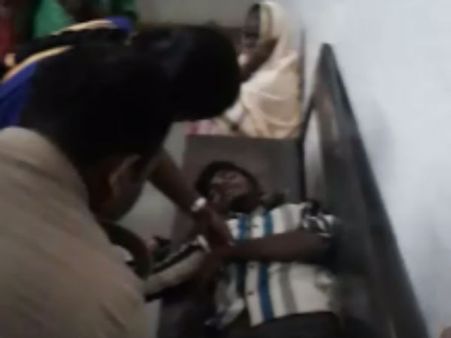 ஜல்லிக்கட்டுக்கு ஆதரவாக தென்காசியில் செல்போன் டவரில் ஏறி போராட்டம் நடத்திய மாணவர் மீட்பு