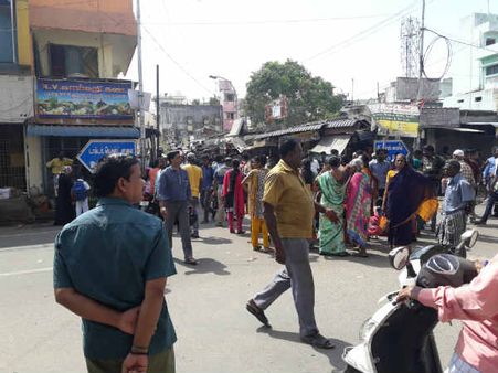 திருவல்லிக்கேணியில் மீண்டும் கண்ணீர் குண்டு வீச்சு… தடியடி.. பெண்கள், குழந்தைகள் பீதி