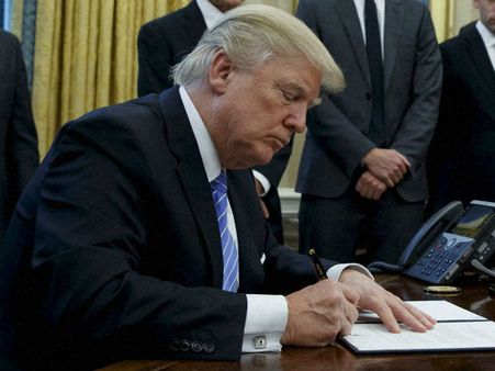 எல்லாமே பிசினஸுக்காகவாமே கோப்பால்... 7 முஸ்லீம் நாடுகளுக்கு மட்டும் டிரம்ப் தடை விதித்த ரகசியம்!