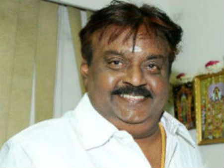 அறவழியில் போராடி வரும் இளைஞர்களின் அர்ப்பணிப்புக்கு தலைவணங்குகிறேன்: விஜயகாந்த்