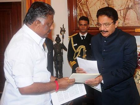 ஆளுநருடன் முதல்வர் ஓபிஎஸ் மீண்டும் சந்திப்பு! பெரும்பான்மையை நிரூபிக்க வாய்ப்பு கோரினார்!!