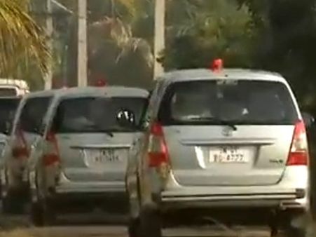 10 நாட்களுக்கு பின் விடுதலை… கூவத்தூரில் இருந்து சென்னை வந்து சேர்ந்தனர் அதிமுக எம்எல்ஏக்கள்