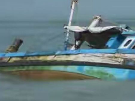 மணப்பாடு படகு விபத்து பலி எண்ணிக்கை 10 ஆக உயர்வு - 20 பேர் மீட்பு