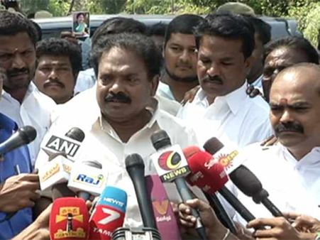 ஓபிஎஸ் உடம்பில் கையே இருக்காது.. கொலைமிரட்டல் விடுத்த கலைராஜன் மீது போலீசில் புகார்