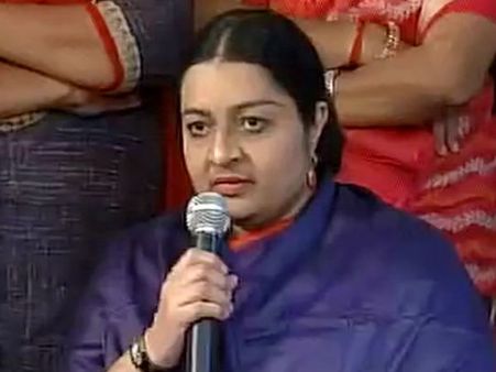 இரட்டை இலை சின்னத்தை மீட்பதே எனது குறிக்கோள்... இது தீபாவின் சபதம்