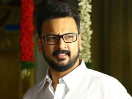 தமிழக மக்கள் அதிர்ஷ்டசாலிகள்... ஒரு ஓட்டுக்கு 3 முதல்வர்கள்... அழகிரி மகன் கிண்டல்