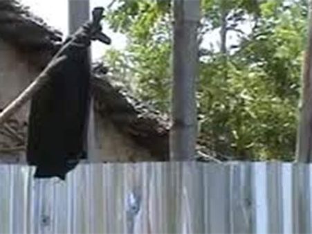 ஹைட்ரோகார்பன் திட்டத்திற்கு கோட்டைக்காடு மக்கள் எதிர்ப்பு.. வீடுகளில் கருப்புக் கொடி ஏற்றி போராட்டம்