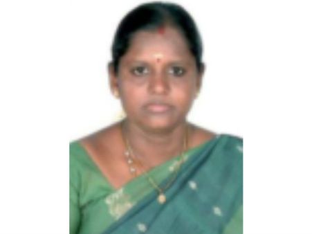 கிருஷ்ணராயபுரம் அதிமுக எம்எல்ஏ கீதாவை மீட்க கோரி கணவர் வழக்கு- சசிகலாவுக்கு ஹைகோர்ட் நோட்டீஸ்!