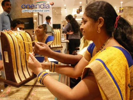 ரூபாய் நோட்டு வாபசால் தடுமாறிய தங்க இறக்குமதி... 2016ல் 21% சரிந்தது