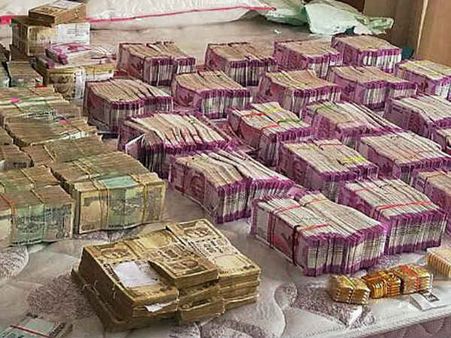 சட்ட விரோத பண பரிமாற்றம் - ரூ.36 லட்சம் மோசடி செய்த இன்ஸ்பெக்டர் இடமாற்றம்