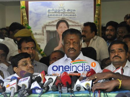 எடப்பாடிக்கு ஆளுநர் அழைப்பு.. ஆதரவாளர்களுடன் ஓ.பி.எஸ். அவசர ஆலோசனை