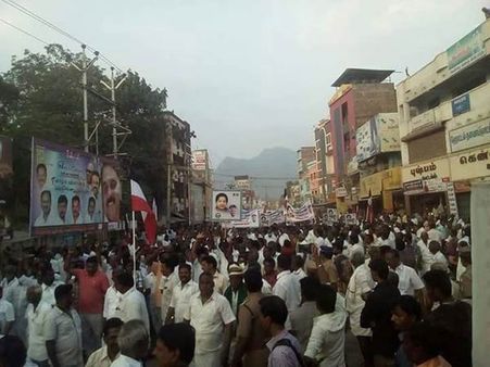 சசிகலா ஆதரவு எம்.எல்.ஏக்கள் தொகுதிகளில் ஓ.பி.எஸ் ஆதரவாளர்கள் இன்று பேரணி