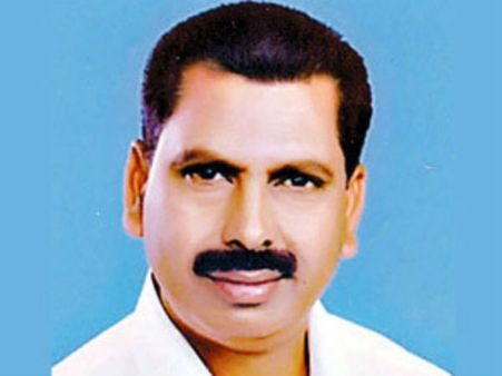 தேனி எம்.பியையும் தட்டிச் சென்றார் முதல்வர் ஓ.பி.எஸ்!