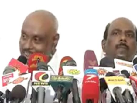 ஜெ. இறந்த நாளில் ஜேம்ஸ்பாண்ட் கோட்டுடன் திரிந்தார் சசிகலா.. அழவே இல்லை: பி.எச். பாண்டியன்