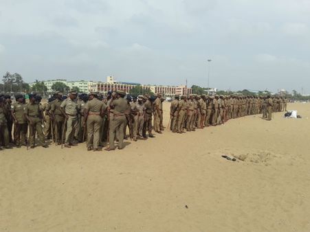 எடப்பாடியாருக்கு எதிராக ஜல்லிக்கட்டுப் புரட்சிப்போல் மக்கள் போராட்டம்? மெரினாவில் போலீஸ் குவிப்பு