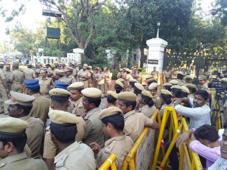 தமிழகத்தில் பிரச்சினை வெடிக்கலாம்... மத்திய உளவுத்துறை எச்சரிக்கை.. உஷார் நிலையில் போலீஸ்!