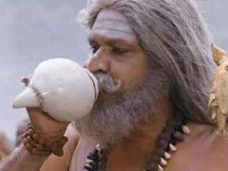 போயஸ் தோட்டத்தில் நள்ளிரவில் சசிகலா முன்பு சங்கு ஊதியவர்கள் கைது