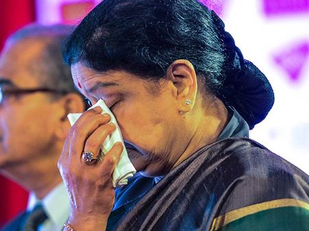 சசிகலா முதல்வராவதை தடுங்கள்.. ஜனாதிபதிக்கு கோரிக்கைவிடுத்து கையெழுத்து இயக்கம்