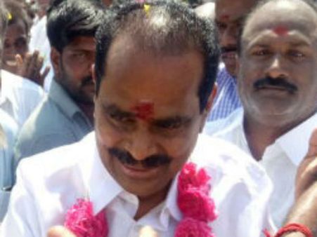 கூவத்தூர் ரிசார்ட் லீலைகள் விரைவில் ரிலீஸ்! அதிமுக எம்பி சுந்தரம் பொளேர்- எம்.எல்.ஏக்கள் பீதி!!