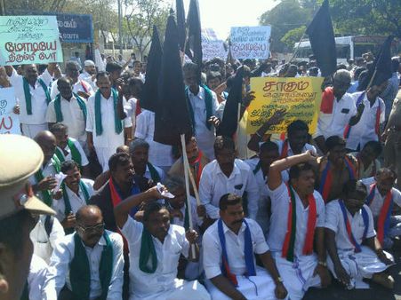 கோவையில் மோடிக்கு கருப்புக் கொடி… 300க்கும் மேற்பட்டோர் கைது