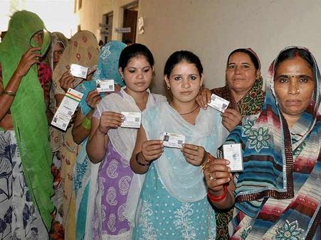 உத்தரப்பிரதேச தேர்தல்: முதற்கட்ட வாக்குப்பதிவு விறுவிப்பாக தொடங்கியது